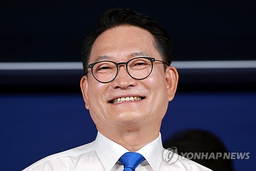 '당권 도전' 밝은 표정의 민주당 송영길 의원