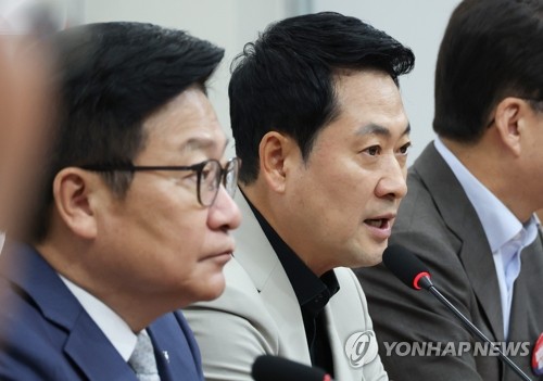 최고위원회의 발언하는 장동혁 대표