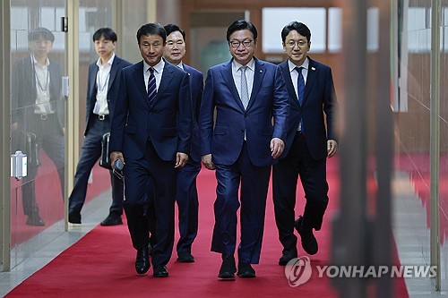 의장실에서 나오는 여야 원내대표