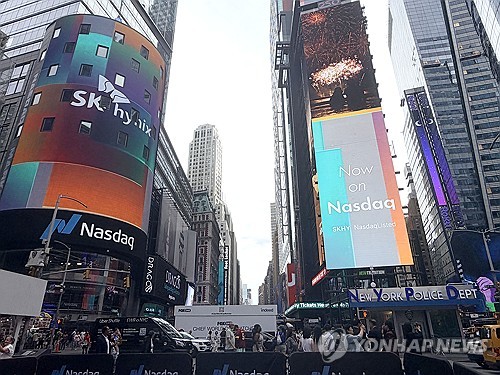 SK하이닉스 브랜드 영상 재생되는 타임스퀘어