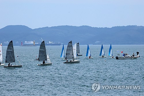 이동하는 요트