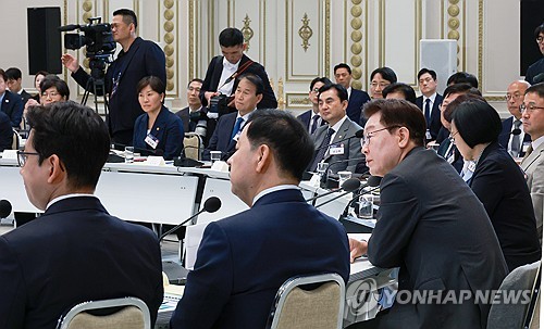 질문하는 이재명 대통령