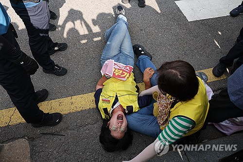 울부짖는 홈플러스 노동자