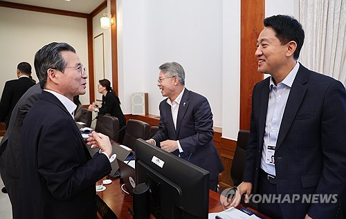 국무회의 참석한 오세훈 시장과 민형배 전남광주통합특별시장