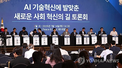 발언하는 강성진 교수
