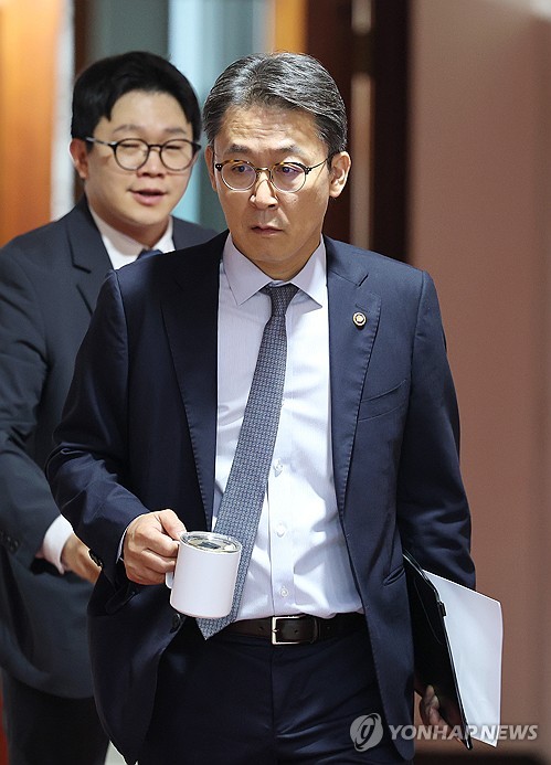 비상경제점검회의 참석하는 권대영 금융위 부위원장