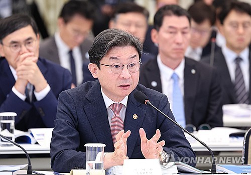 발언하는 이억원 금융위원장