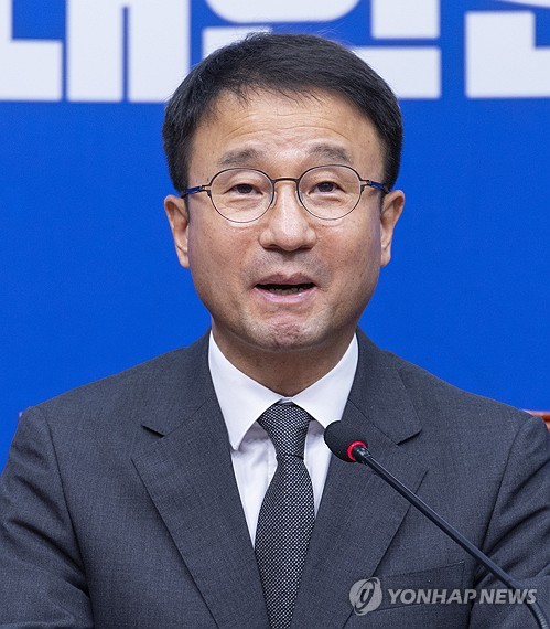 최고위원회의에서 발언하는 한병도 직무대행