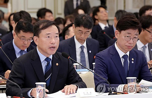 업무보고하는 김종철 방송미디어통신위원장