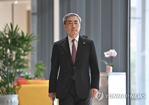 기자간담회 참석하는 신현송 한국은행 총재