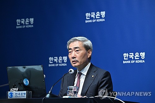 발언하는 신현송 한국은행 총재