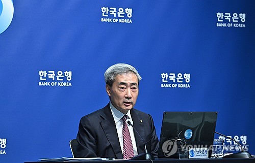 발언하는 신현송 한국은행 총재