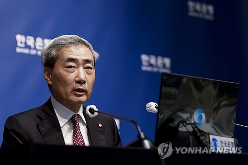 기자간담회서 발언하는 신현송 한은 총재