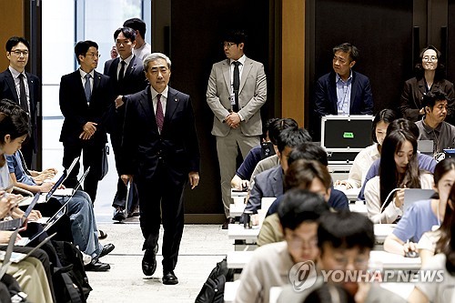 신현송 한은 총재, 금융통화위원회 통화정책방향 기자간담회 참석