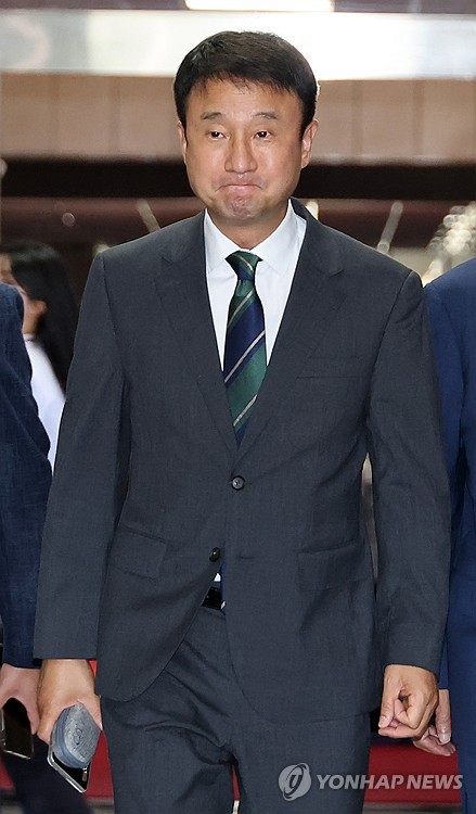비공개 최고위원회의 굳은 표정의 한병도 대표 직무대행