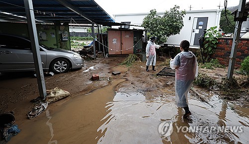 폭우에 쑥대밭 된 마을