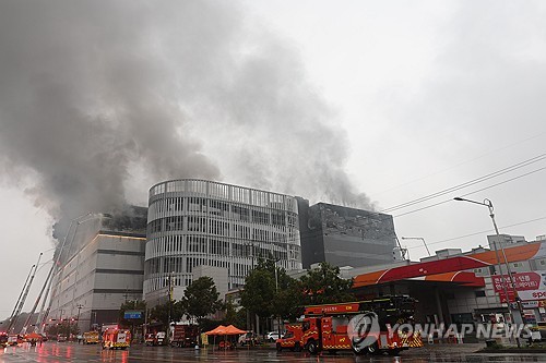 사흘째 계속되는 인천 쿠팡물류센터 화재