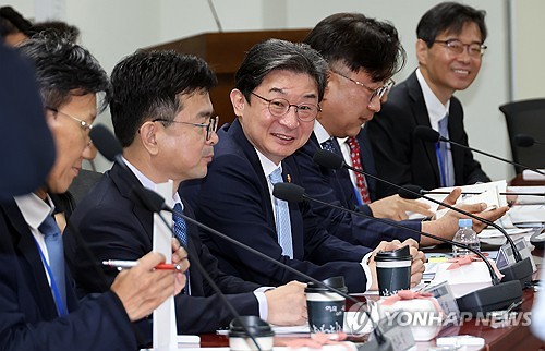 정무위 당정 참석한 이억원 금융위원장
