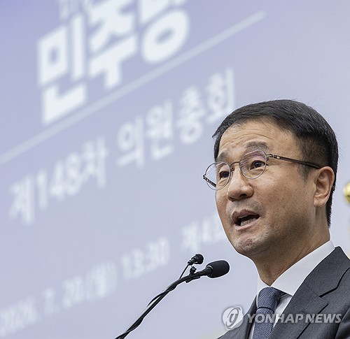 의원 총회에서 발언하는 한병도 당 대표 권한대행