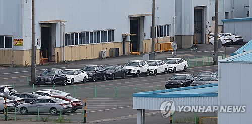 현대차 노조 파업으로 직원들이 퇴근한 울산 공장 모습