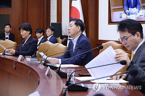 비상경제본부 회의 주재하는 구윤철 부총리