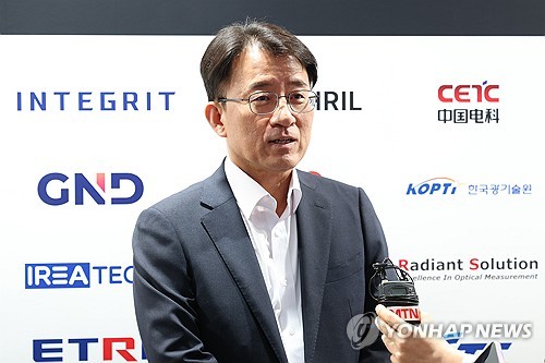 질문에 답하는 이청 삼성디스플레이 사장
