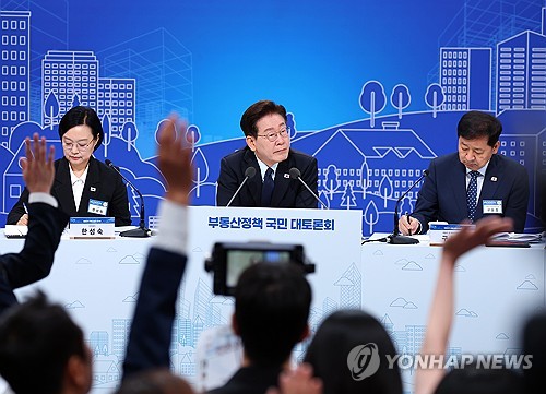 발언권 요청하는 참석자들