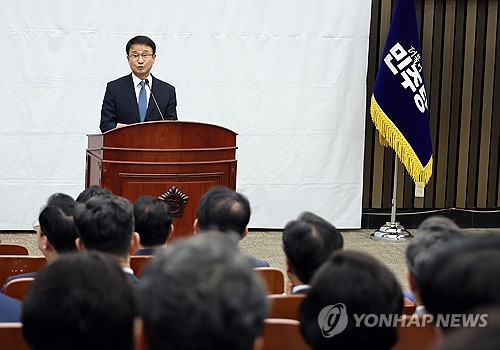 의원총회, 발언하는 한병도 대표 직무대행