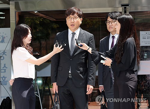 발언하는 이재근 변호사