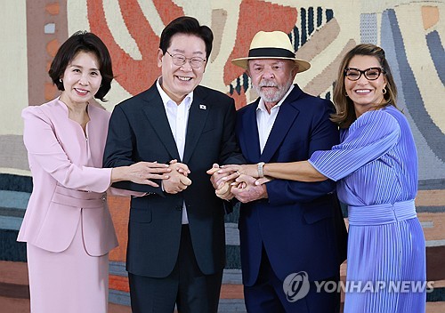 기념촬영하는 한-브라질 정상 부부