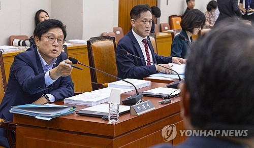법사위 제1소위 안건 순서 변경 항의하는 국민의힘