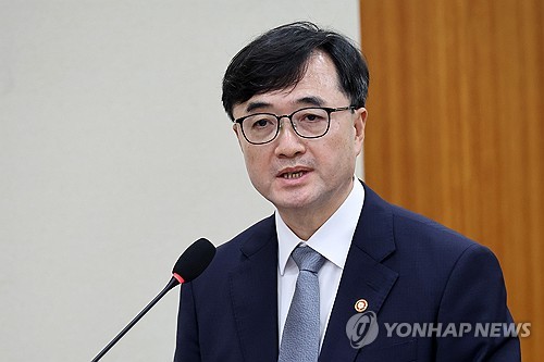 업무보고 하는 임기근 국조실장