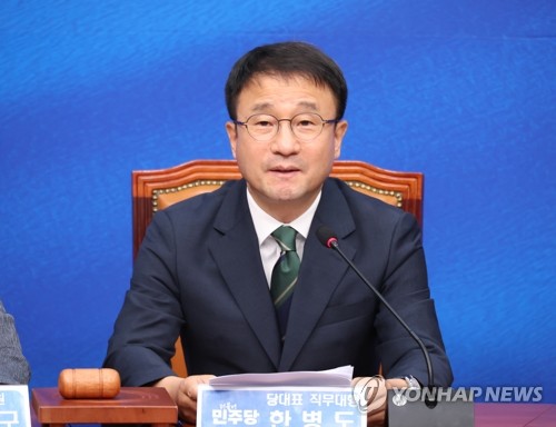 최고위원회의에서 발언하는 한병도 대표 직무대행
