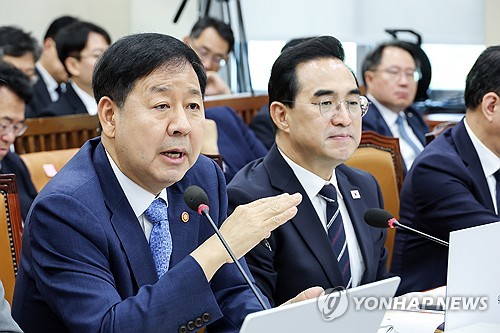 답변하는 구윤철 부총리 겸 재정경제부 장관