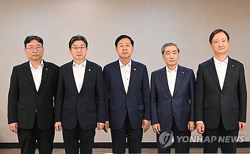 당국 "레버리지 ETF 개인별 투자한도 설정…거래비용 부담 가중"(종합)_최욱