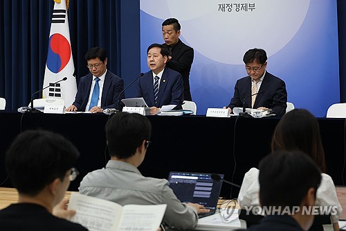 세제 개편안 설명하는 구윤철 부총리