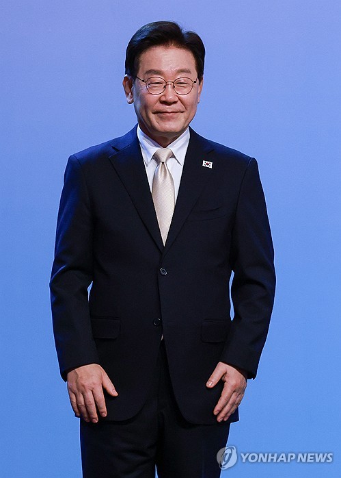 인사하는 이재명 대통령