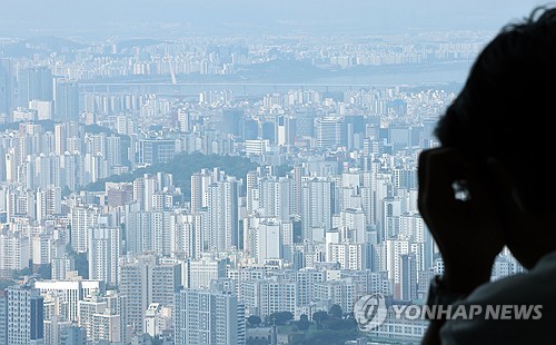 이 대통령, 순방 마치자마자 부동산 점검