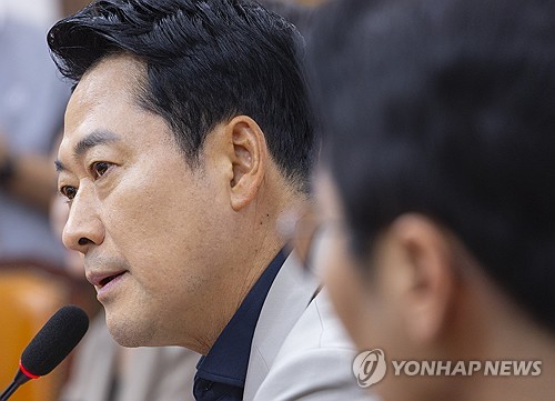 현안 관련 기자 간담회에서 레버리지 ETF 관련 비판하는 장동혁 대표