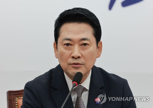 최고위원회의에서 발언하는 국민의힘 장동혁 대표