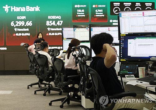10일 서울 중구 하나은행 딜링룸