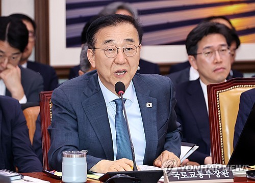 답변하는 김윤덕 국토교통부 장관