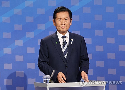 TV 토론 시작 기다리는 민주당 정청래 당대표 후보