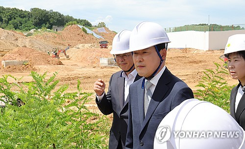 공사 현장 둘러보는 국민의힘 장동혁 대표