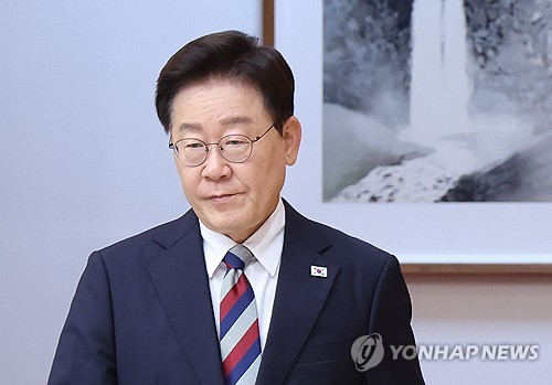 이재명 대통령, 청년정책 간담회 입장
