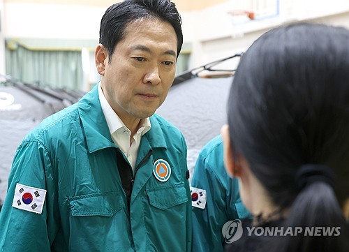 거제 임시 대피시설 찾은 장동혁