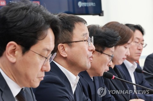 민주당 정책조정회의서 발언하는 한병도 원내대표