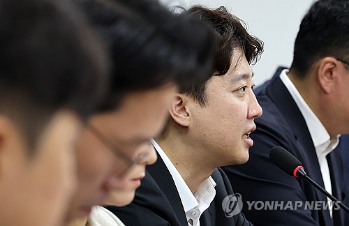 최고위 발언하는 이준석 대표