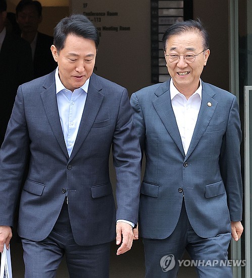 회의 공간 함께 나서는 오세훈 시장-김윤덕 장관