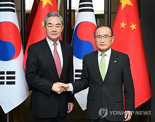위성락 안보실장, 왕이 외교부장과 회담